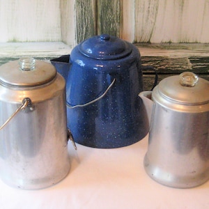 Vintage Kaffeekanne Peklator, leichtes Aluminium, blauer Emaille Kaffeekanne Hersteller, Mid Century Camping RV Zubehör, hergestellt in den 50er 60er Jahren