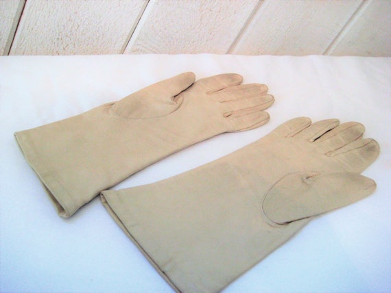 Leather oatmeal driving gloves, ivory beige glove… - image 3