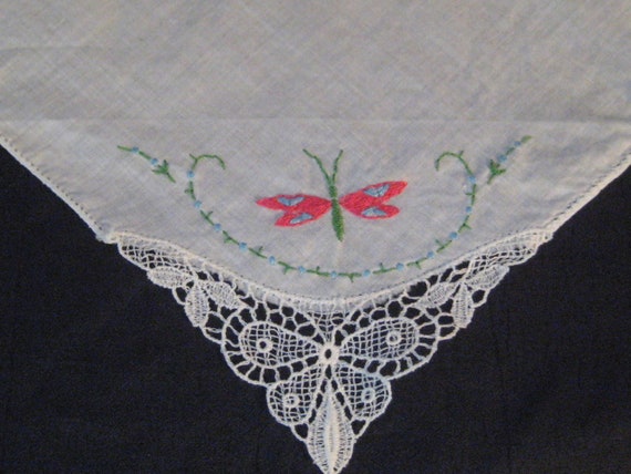 Collection of 3 vintage handkerchiefs, embroidere… - image 4