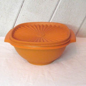 Vintage lidded orange Tupperware bowl with handles, rubbed lid, 70s 80s, food serving storing bowl, 1 quart, made in USA