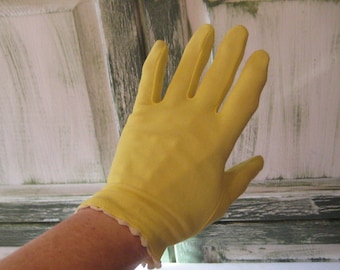 Vintage short yellow gloves, summer nylon stretch gloves, white rickrack hem, size 7, formal evening garden cocktail party, mid century 50s
