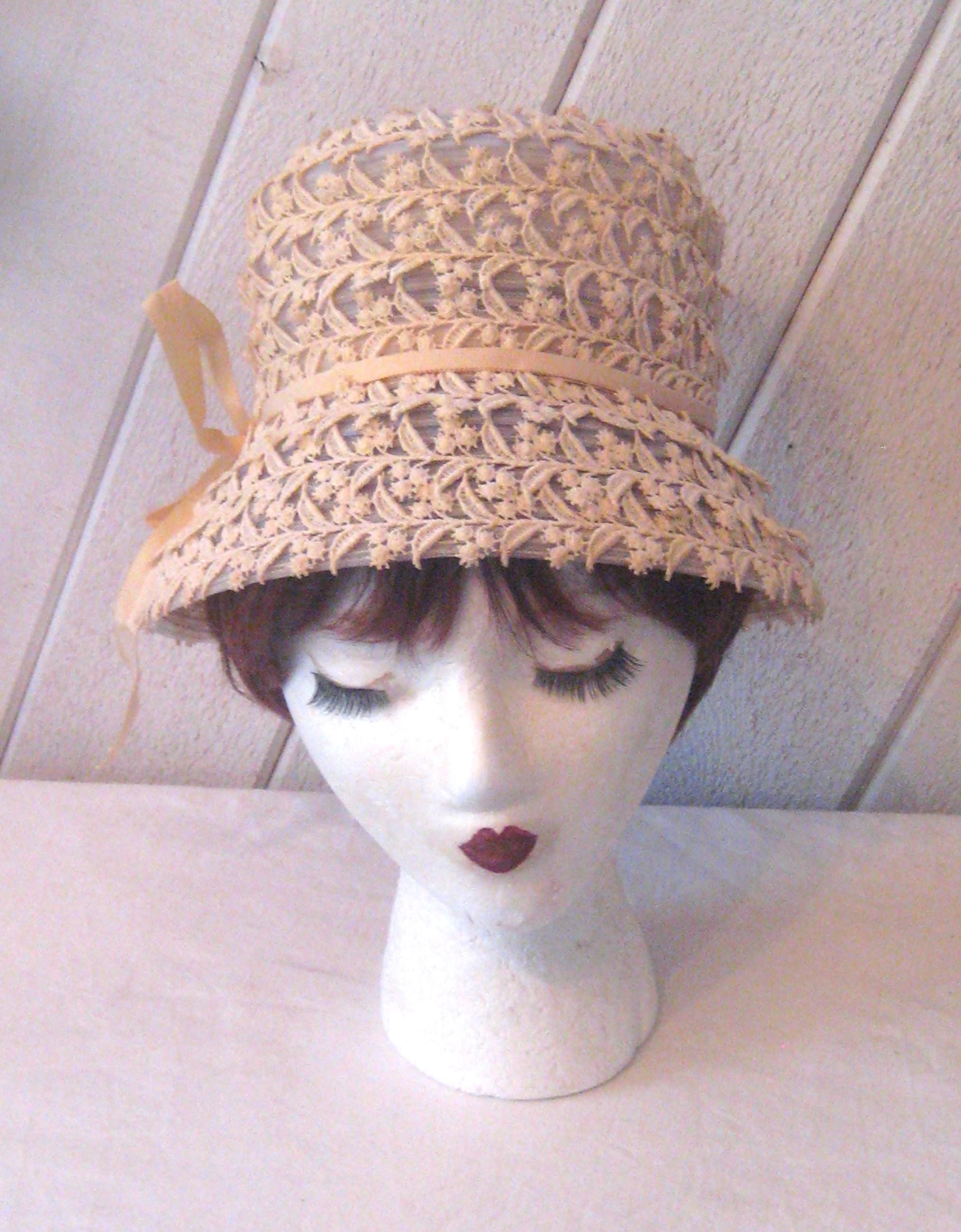 Vintage Beige Lace Beehive Hat, Mid Century 1950s, Dachettes  display picture 3