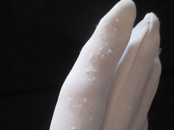 Vintage white short summer gloves, nylon stretch … - image 4