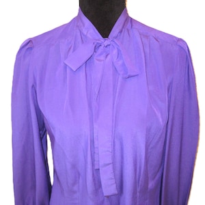 Vintage purple blouse, bow band collar, button down long sleeve, peplum waist, La Blouse 1970s, size M L, gathered shoulders everyday office