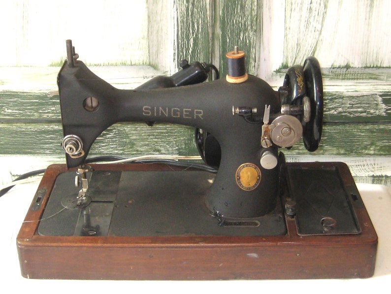 Antique electric Singer Sewing Machine, brown wood domed case, black gold cast iron metal sewing machine portable traveling mid century 50s image 1