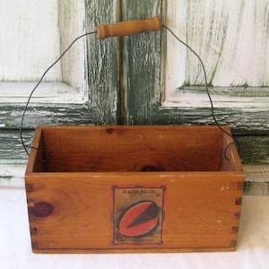 Vintage wood crate box, dovetail corners, center metal handle wooden seed rectangle box rustic primitive centerpiece farmhouse decor 70s 80s