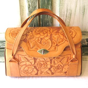 Vintage punzierte Lederhandtasche, große punzierte Blumentasche, hergestellt in Mexiko 1970er Jahre, beige Ledertasche, A++++ Zustand