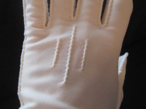 Vintage ivory beige short summer gloves, decorati… - image 4