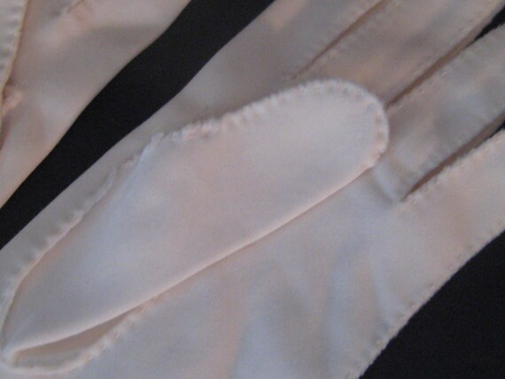Vintage ivory beige short summer gloves, decorati… - image 8