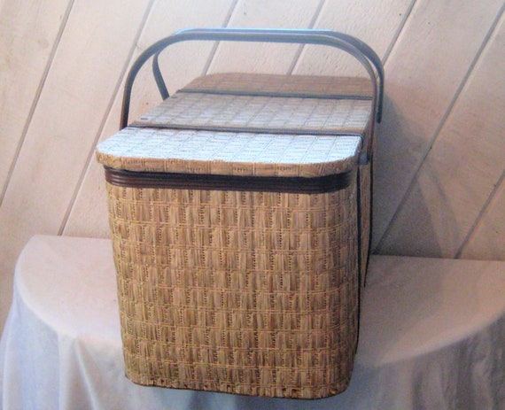 Vintage Redmon picnic basket, woven vinyl, wood m… - image 2