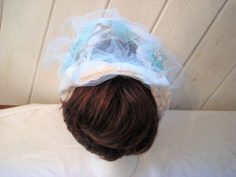 Blue white mini hat, floral Hat, veil hat, formal church hat, Sunday hat, mid century, 50s 60s zdjęcie 3