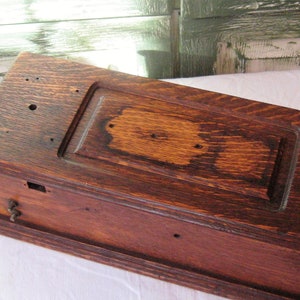 Extra grote eikenhouten kist, houten kist, antieke zwengel telefooncel, wandkast scharnierend deksel, rustieke primitieve, zwaluwstaart hoeken begin 1900