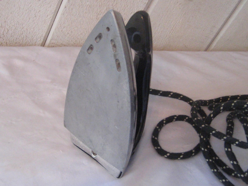 mid century electric travel iron made in USA General Electric GE laundry room decor small petite Vintage traveling iron
