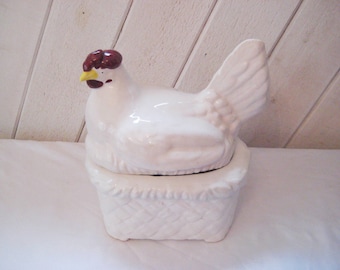 Large rooster bowl, cookie jar, hen on nest bowl, Easter decor, bowl with lid, mid century, 60s 70s, white red, farmhouse kitchen rooster