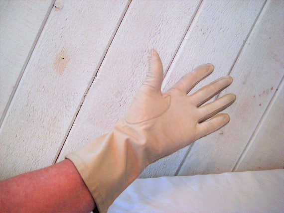 Leather oatmeal driving gloves, ivory beige glove… - image 2