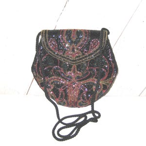 Vintage kleine Perlen Handtasche, zierliche schwarze Schultertasche, Kordelhenkel, bunte Juwel Töne, Burgundy Kobalt Blau Gold Lindsey Blake 60er 70er Jahre