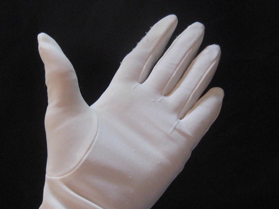 Vintage white short summer gloves, nylon stretch … - image 2