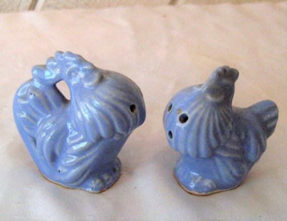 Blue periwinkle ceramic rooster salt and pepper shakers, miniature salt pepper, collectible S & P, mid century, 1950s, kitsch decor, 2 inch