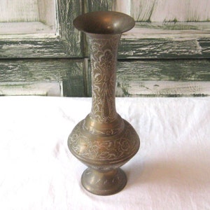 Vintage large brass vase, gold metal etched ornate decorative vase, Moroccan Mediterranean India decor, solid brass bohemian boho eclectic