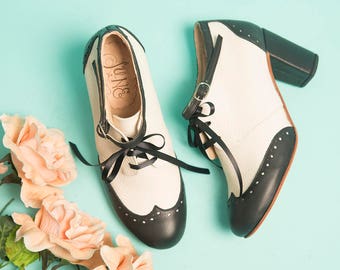 Wingtip block heel - Black and white leather oxford heels women shoes - Tie lace up shoes. Handmade in Argentina. Benito B&W