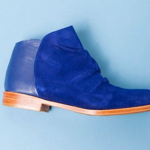 Botineta. Handmade leather and suede boots in red, purple and blue. Handmade in Argentina. Blue