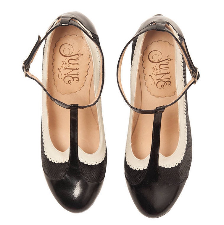 Vintage Style T-strap Shoes. Women Black Leather and Patient