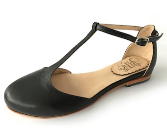 Sakura Black - Flat Sandal in black leather - Handmade in Argentina