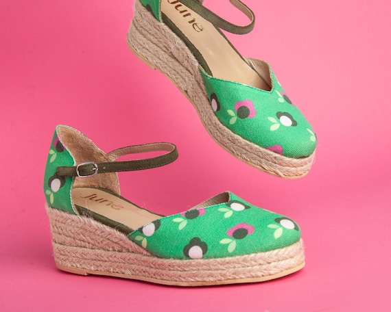 Amazon.com | Mata Shoes Showtime Embellished Rhinestone Ankled Strap Platform  Heels (GREEN, us_footwear_size_system, adult, women, numeric, medium,  numeric_5_point_5) | Platforms & Wedges