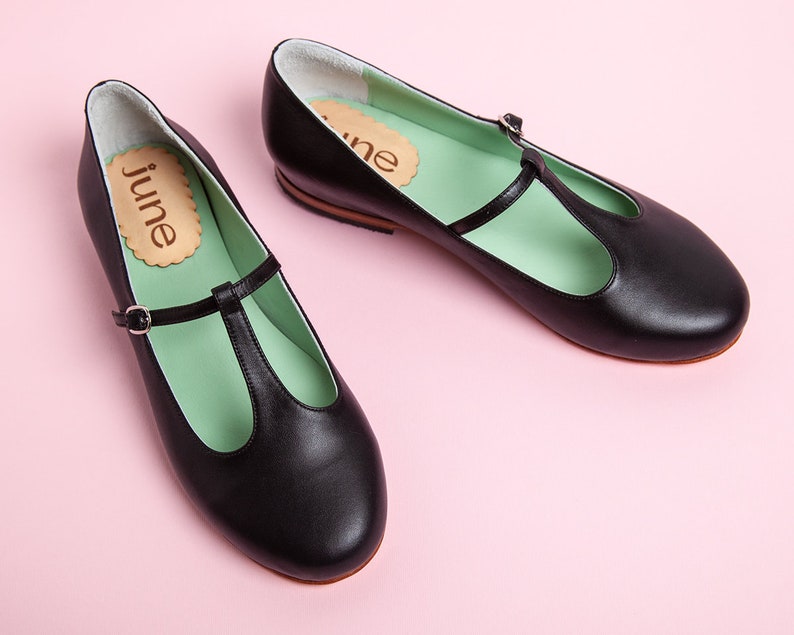 Mary Jane leather shoes in black. Handmade minimal vintage retro style. Handcrafted in Argentina. Siena Black II image 1