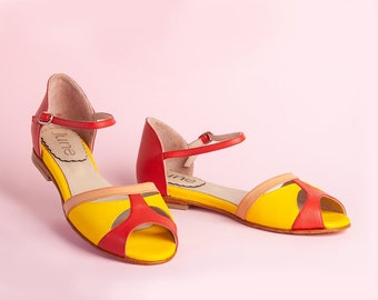 Romance - Flat sandals in leather pink, yellow and light blue. Also available in bright yellow, red and nude. Effortless and comfy shoes.