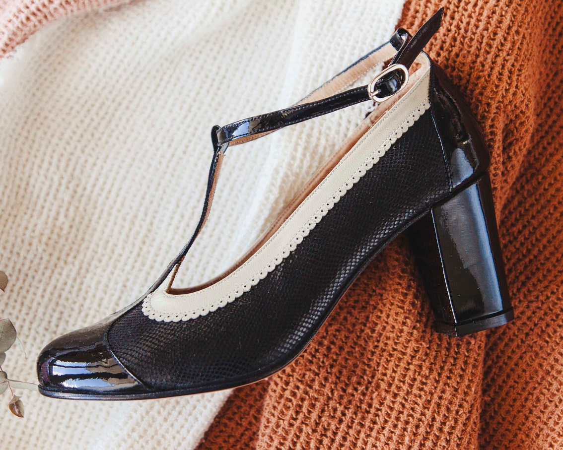 Vintage Style T-strap Shoes. Women Black Leather and Patient