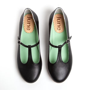 Mary Jane leather shoes in black. Handmade minimal vintage retro style. Handcrafted in Argentina. Siena Black II image 4