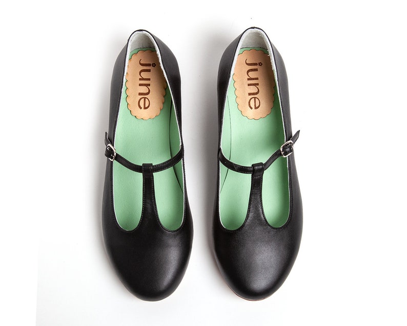 Mary Jane leather shoes in black. Handmade minimal vintage retro style. Handcrafted in Argentina. Siena Black II image 4