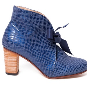 Botineta España Blue Blue metallized leather oxford heels woman shoes Handmade boots in Argentina image 2