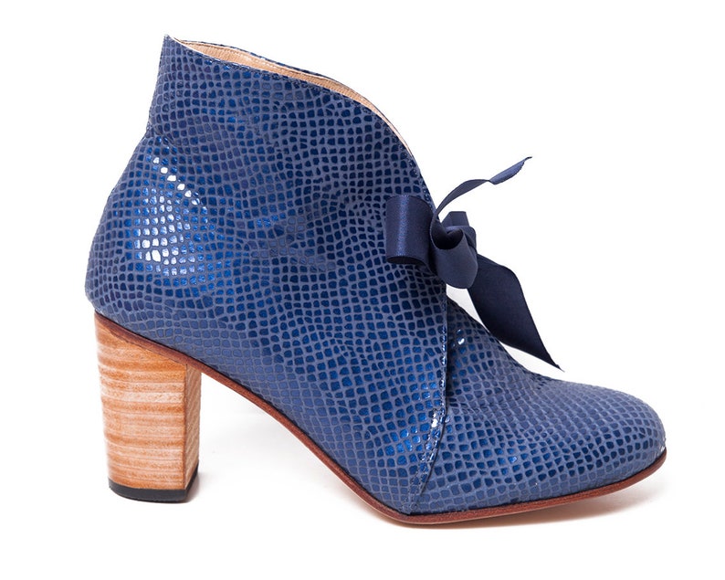 Botineta España Blue Blue metallized leather oxford heels woman shoes Handmade boots in Argentina image 2