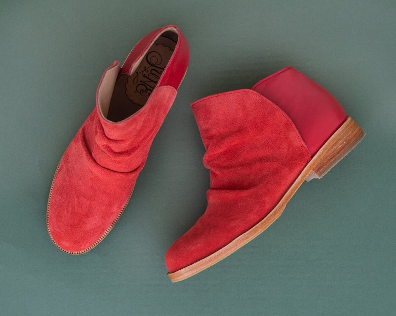 Botineta. Handmade leather and suede boots in red, purple and blue. Handmade in Argentina. image 5