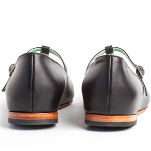 Mary Jane leather shoes in black. Handmade minimal vintage retro style. Handcrafted in Argentina. Siena Black II image 3