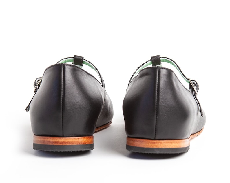 Mary Jane leather shoes in black. Handmade minimal vintage retro style. Handcrafted in Argentina. Siena Black II image 3