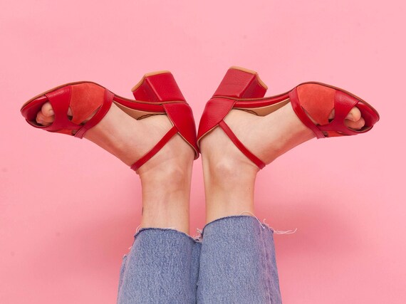 Romance Red Sandalias en cuero y gamuza rojas Hecha a mano | Etsy México