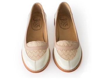 Moccasin Snow - Leather and raffia flat woman shoes - white patent - Handmade in Argentina