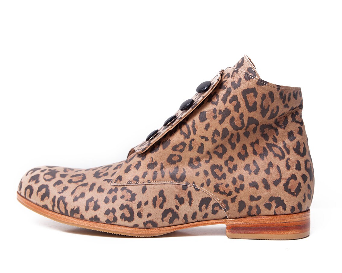 Women Ankle Leather Boot. Handmade in Argentina. Size 9 - Bootie Animal Print