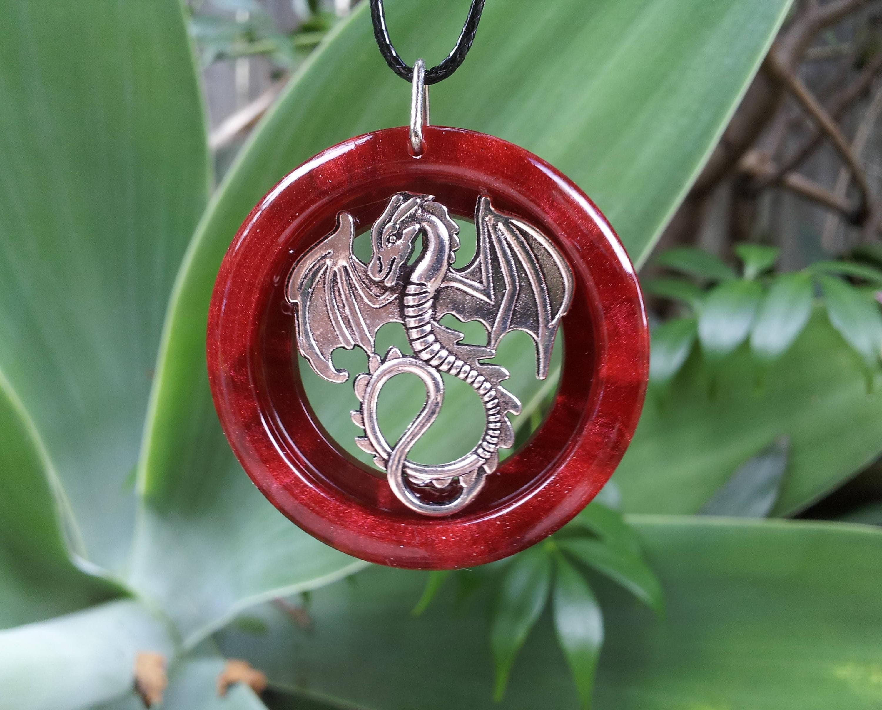 Pendentif Dragon Avec Yeux En Rubis Synthétique - Acier Brossé Satiné Rhodié - 60 Mm - Dolly-Bijoux