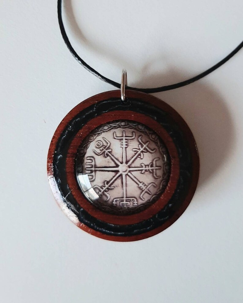 Vegvisir pendant Clearance