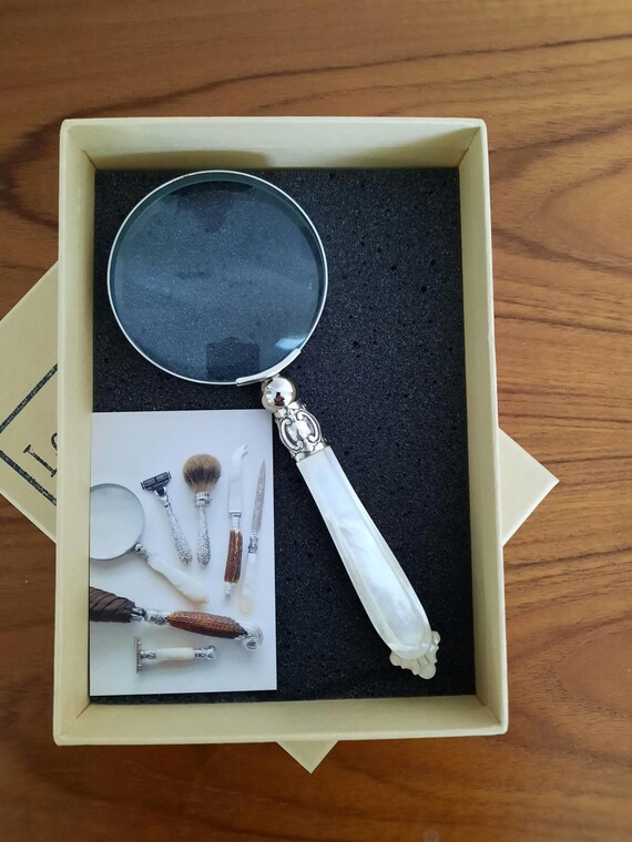 Magnifying Glass with Mother-of-Pearl Handle Magnifying Glass with Mother-of-Pearl Handle
