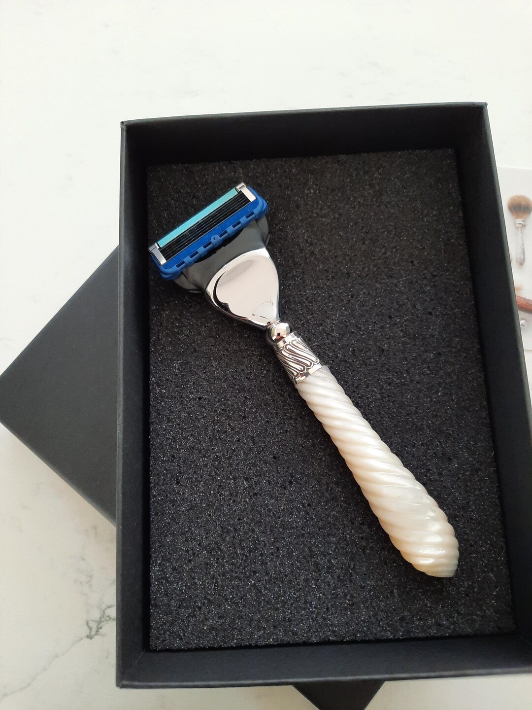 Packmother Razor Fusion Razor With Amazing Twist Mother of Pearl Handle, Recycled ...