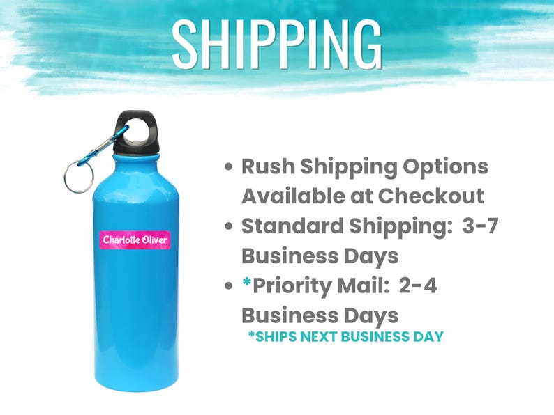 K&ouml;nnte beinhalten: Eine hellblaue Wasserflasche mit schwarzem Deckel und silbernem Karabinerhaken. Die Flasche hat ein pinkfarbenes Etikett mit der Aufschrift "Charlotte Oliver". Das Wort "SHIPPING" steht oben im Bild.