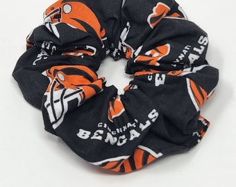 Bengals regular size scrunchie/football scrunchie/NFL scrunchie/Bengals hair tie/hair tie