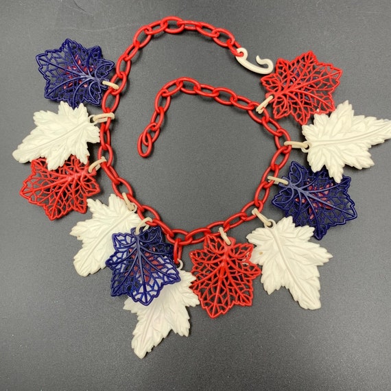 Antique 1930's Celluloid Leaves Necklace - image 3