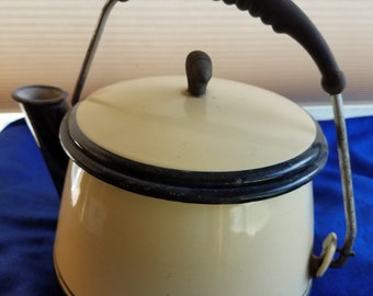 Mid-Century Pale Yellow Kettle: Primitive Decor