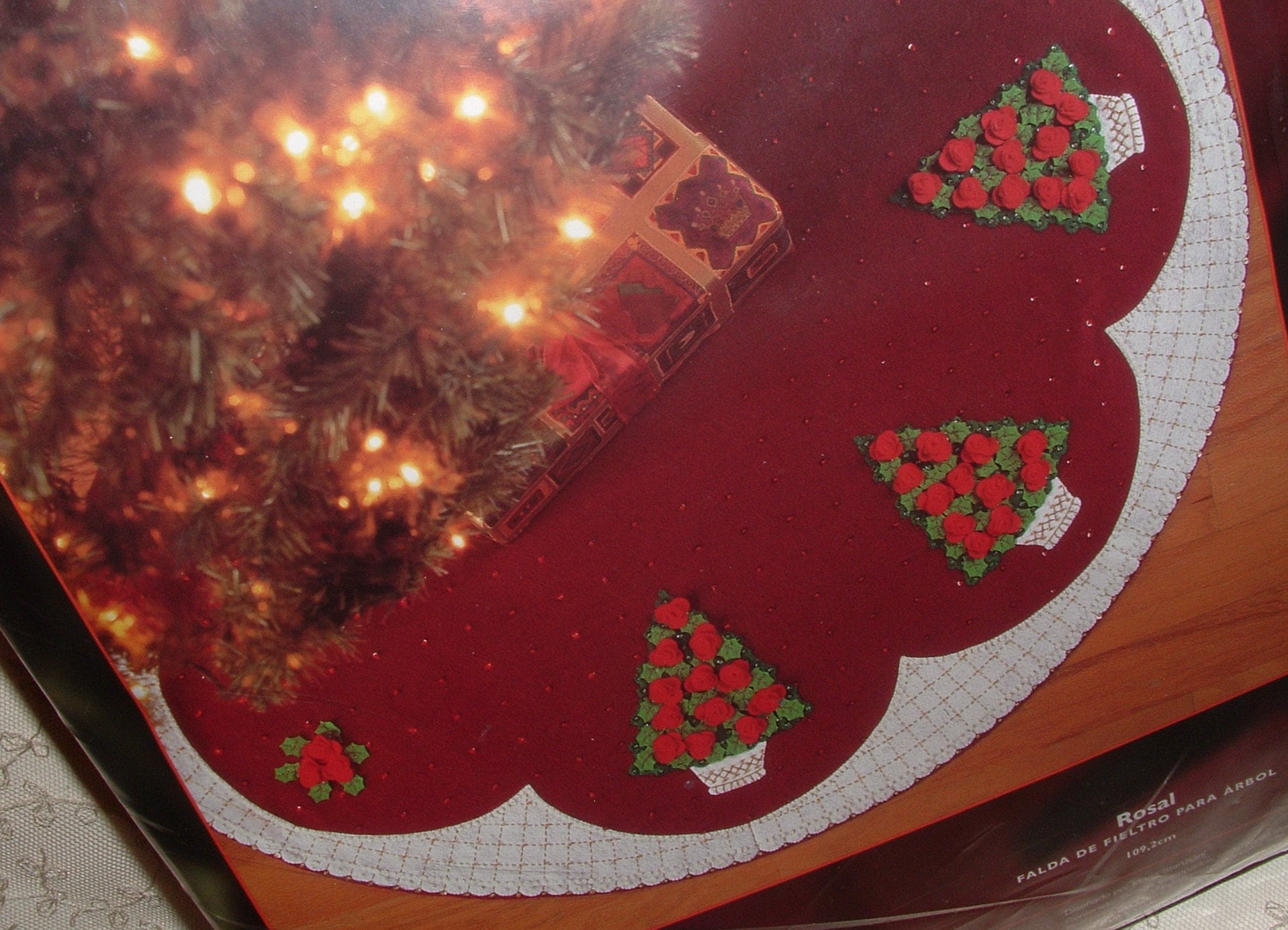 2003 Bucilla Felt Applique Tree Skirt Kit COMPLETE Rose Tree 43 Etsy